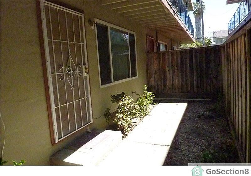 1st image of 1124 Roewill Dr APT 2