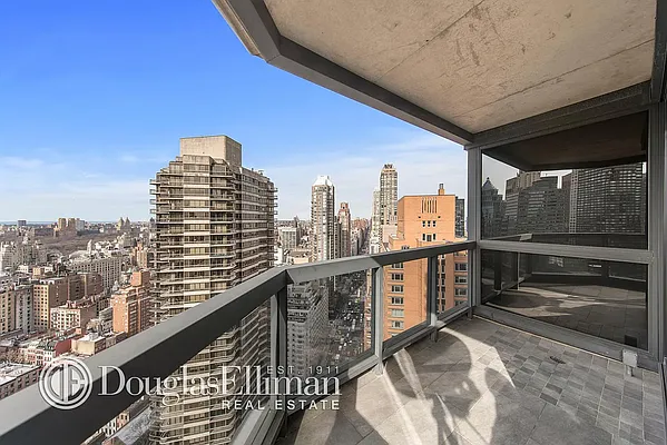 Sold by Douglas Elliman | media 8