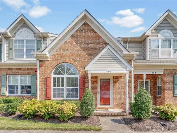 804 W Lake Cir, Chesapeake, VA 23322