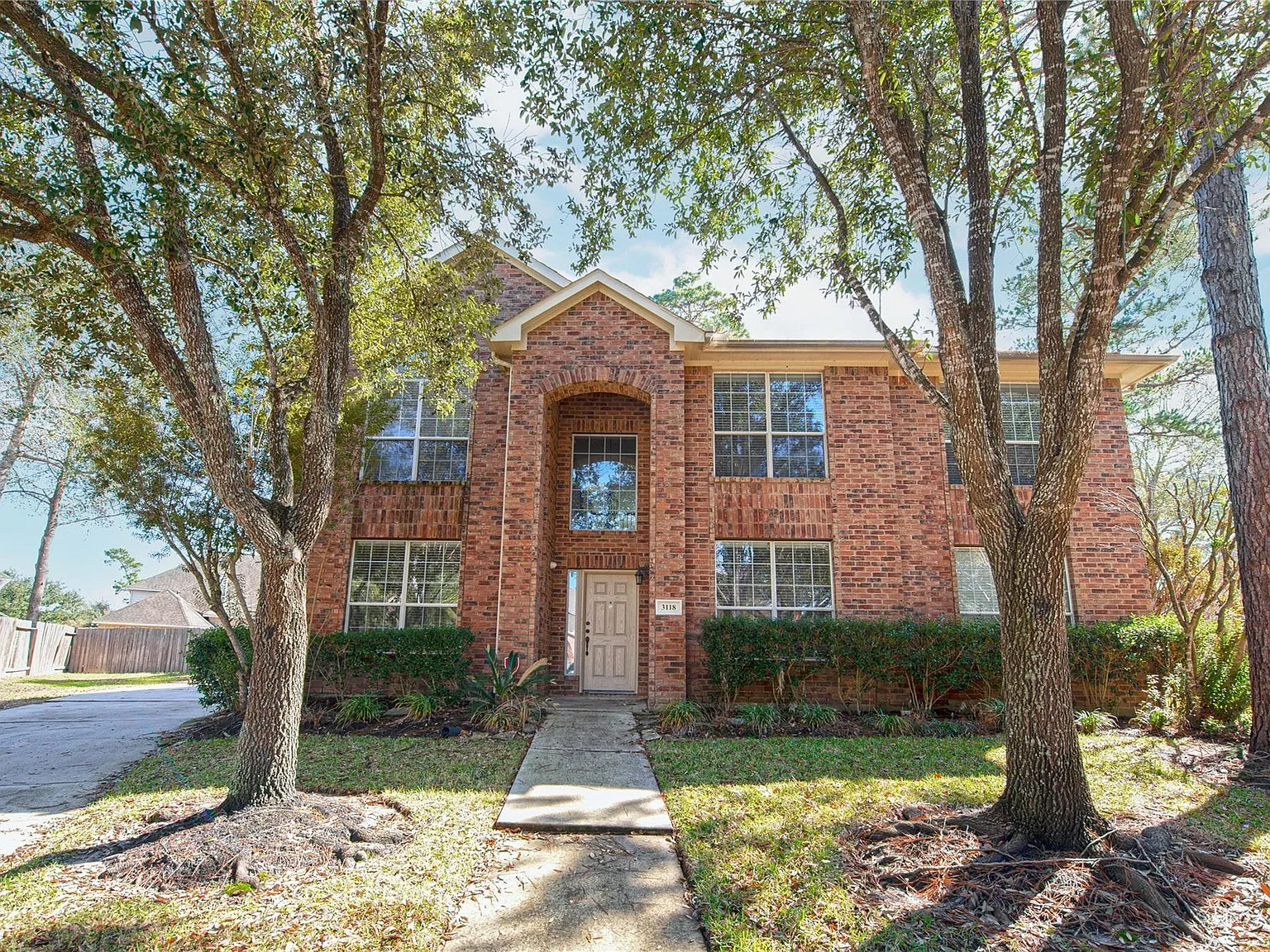 5 bed, 2.5 bath, 3493 sqft, $3,150 — Photo 2