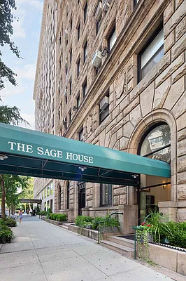 Sold by Compass | media 22