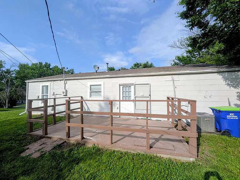 14802 White Ave — Photo 21