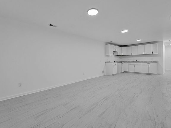 3rd image of 932 Emmie St