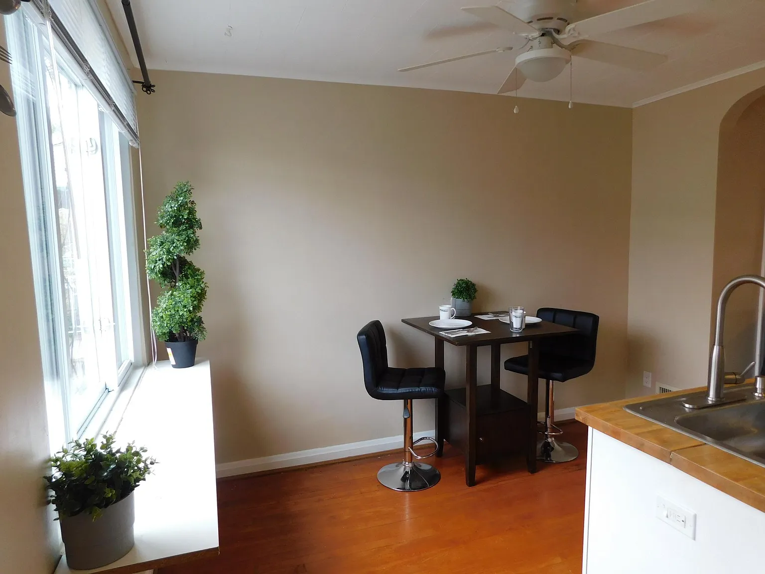 2 bed, 2.5 bath, 1100 sqft, $1,700 — Photo 1