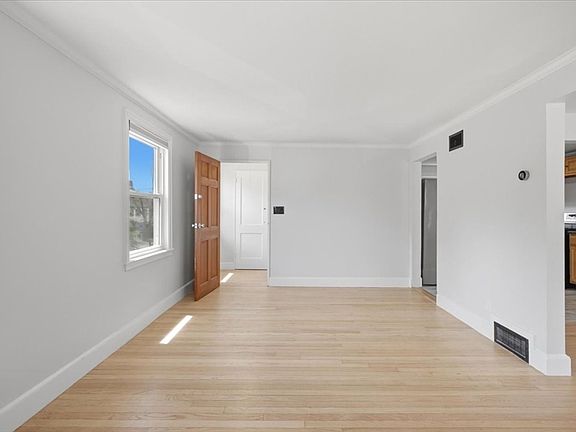 4th image of 34 Favre St