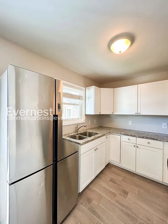 3 bed, 1.5 bath, 932 sqft, $1,600 — Photo 4
