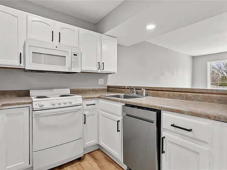1505 W 26th St #B8 — Photo 3
