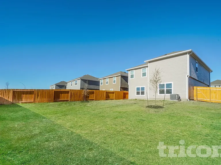 10918 Chatham Ct — Photo 13