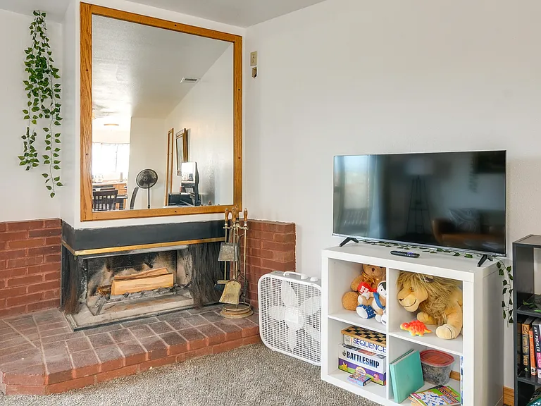 entertainment center with ROKU tv, books, games, and fireplace (recommend to use only in fall/winter season). Central A/C is provided during summer season and when temperatures are above freezing.