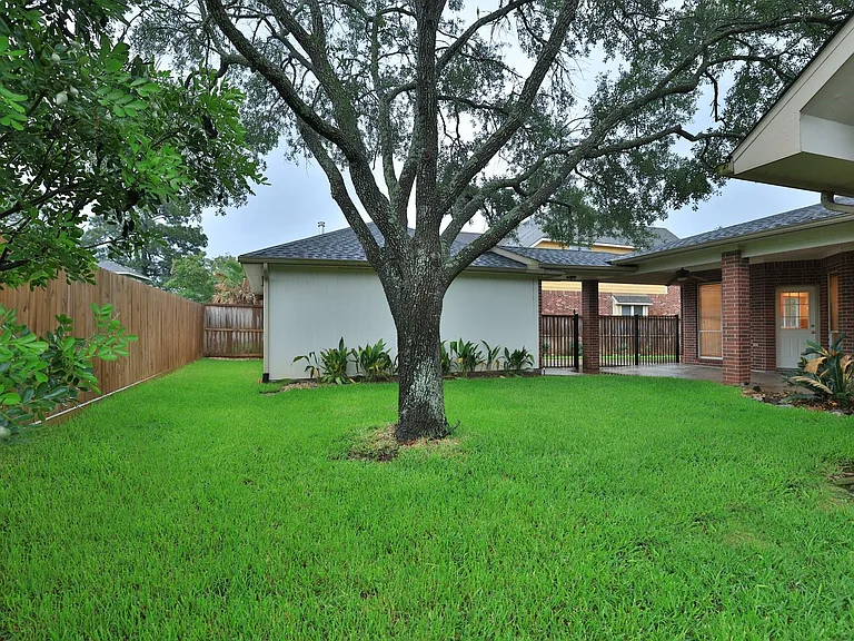 17222 Leeside Dr — Photo 29