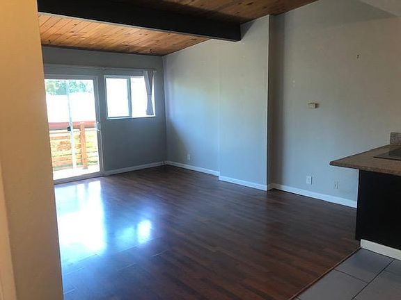 5th image of 22555 Linden St #9