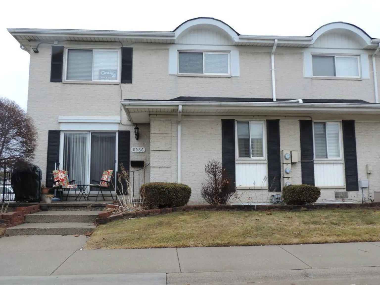 3 bed, 2.5 bath, 1300 sqft, $1,600 — Photo 1