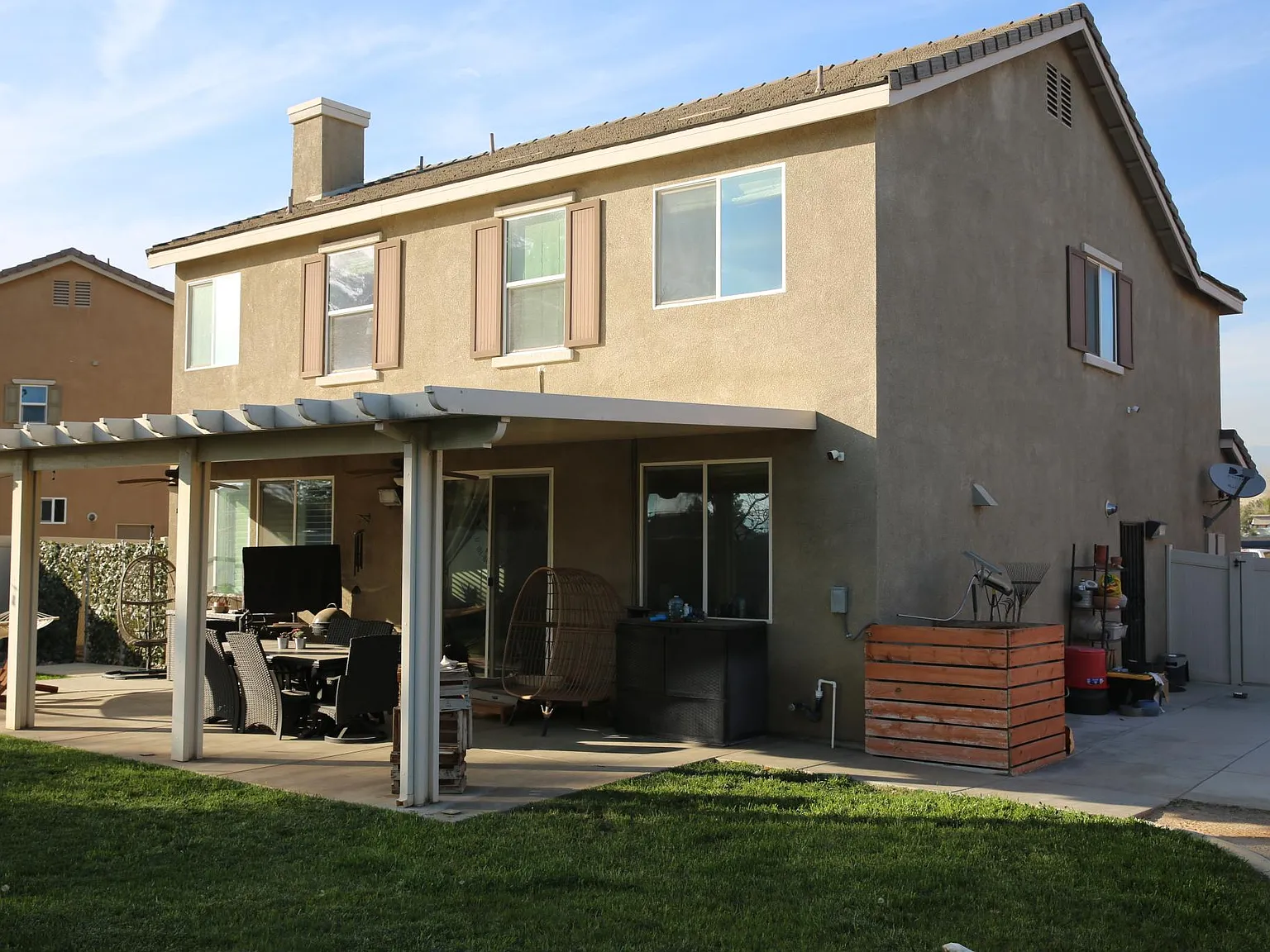 565 W James St — Photo 3
