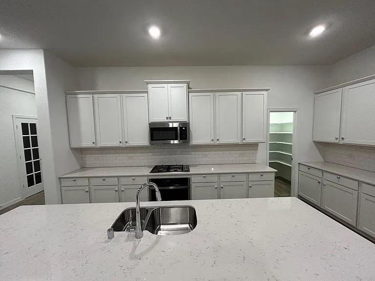 2513 Birchcrest Dr — Photo 3