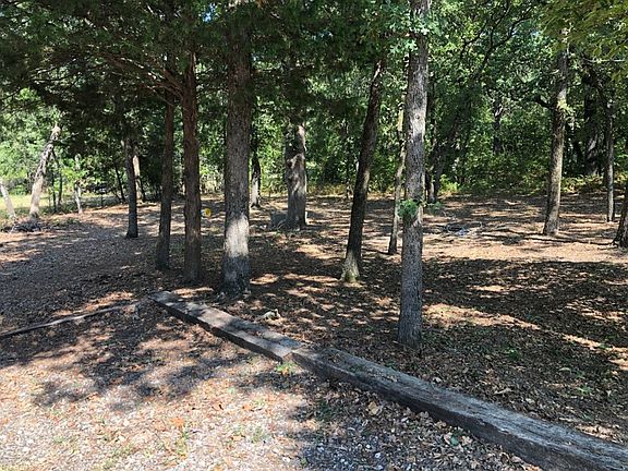 4th image of 1065 Hickory Hills Dr