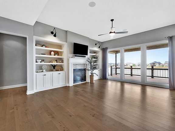 4th image of 2522 N Paradise Ct