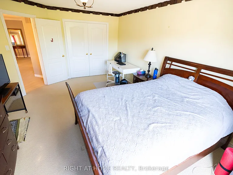 2427 Erin Centre Blvd — Photo 25