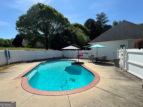 3rd image of 288 Westmoreland Rd