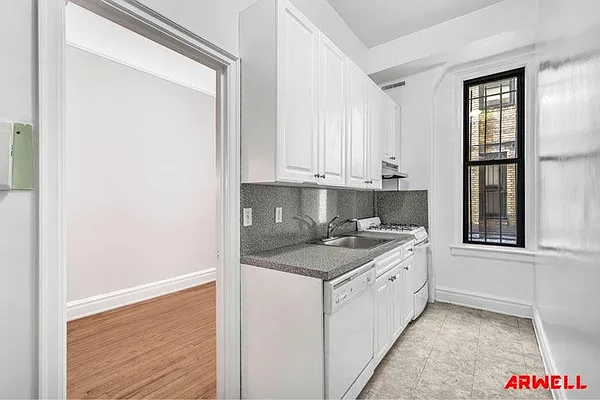 Rented by Arwell Realty | media 18