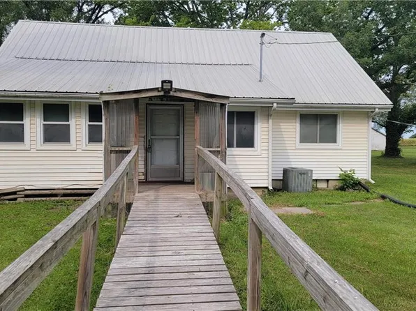 24704 W 347th St, Paola, KS 66071