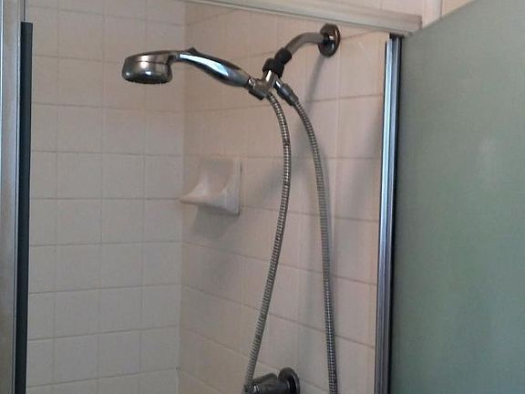 5th image of 376 Leigh Ave APT 3