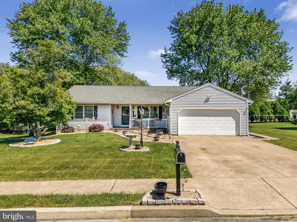 527 Hamsher Ave, Topton, PA 19562