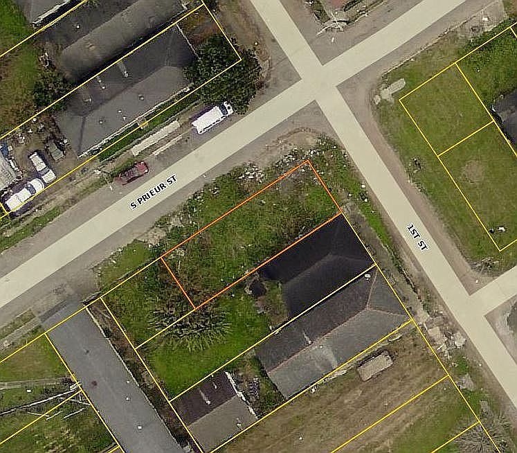 2nd image of 3238 1st St