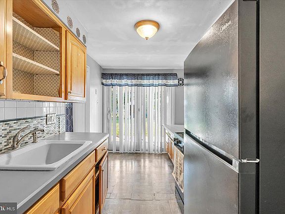 3rd image of 3538 Fitler St