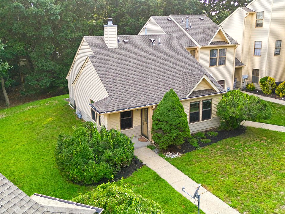 1st image of 120 Whispering Oaks Way
