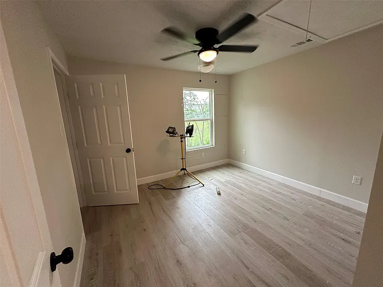 820 Bennington St #B — Photo 5