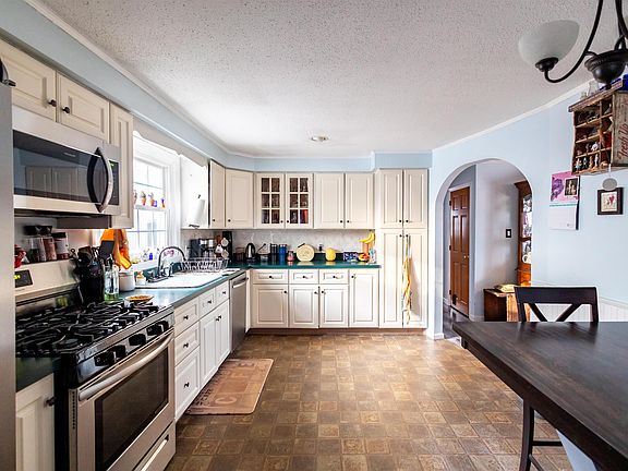 5th image of 8 Randlett Street