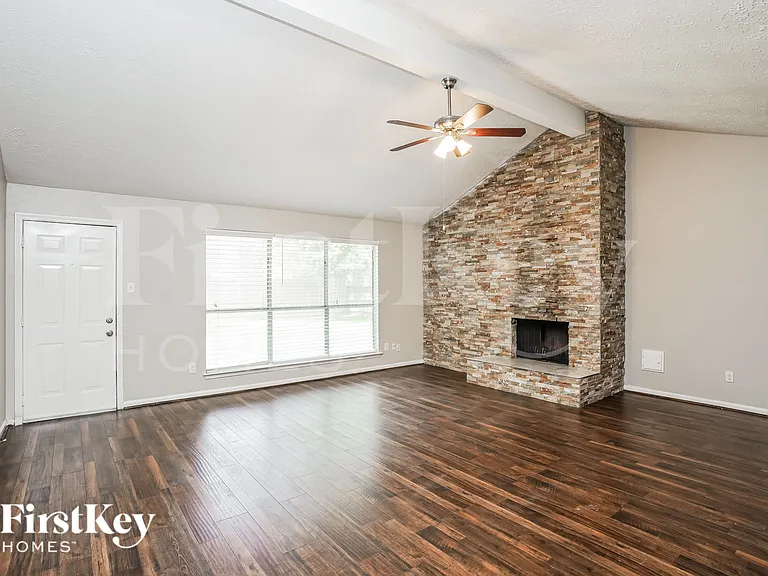 17927 Lake Manor Dr — Photo 3