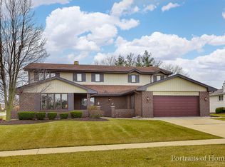 403 Woodgate Ct, Willowbrook, IL 60527