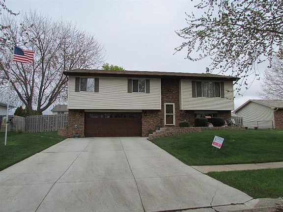 2nd image of 3083 Woodbine St