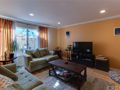 18631 Collins St APT 20, Tarzana, CA, 91356