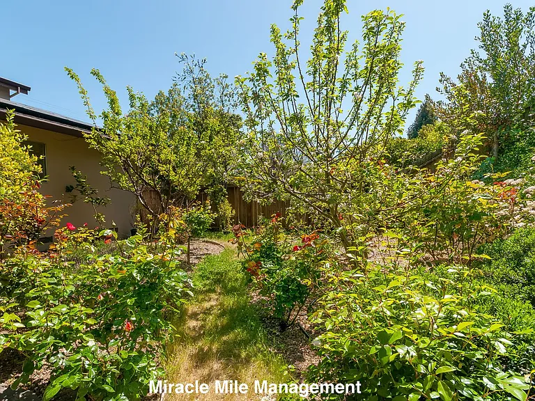2503 Las Gallinas Ave — Photo 18