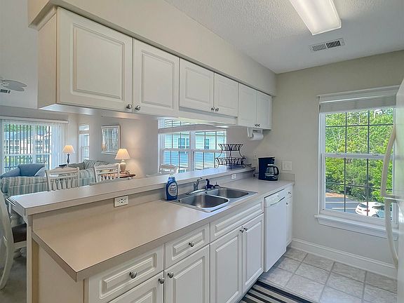 5th image of 615 Woodmoor Circle #303