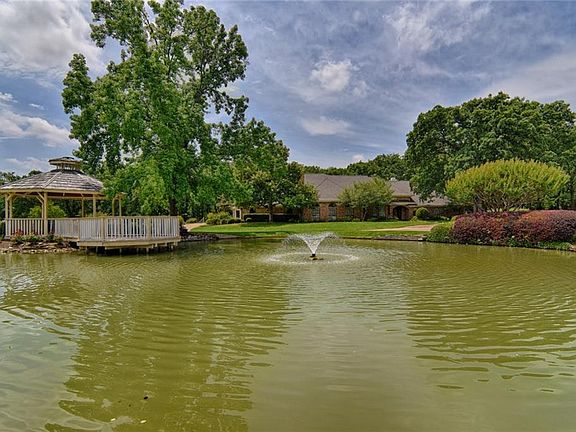 3rd image of 10 Woodland Dr