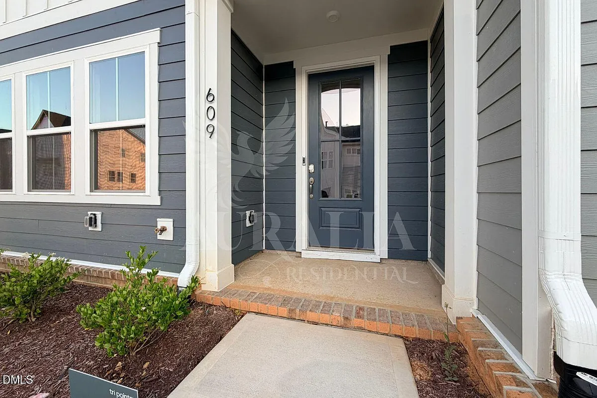 Building Photo - 609 Callan View Ave