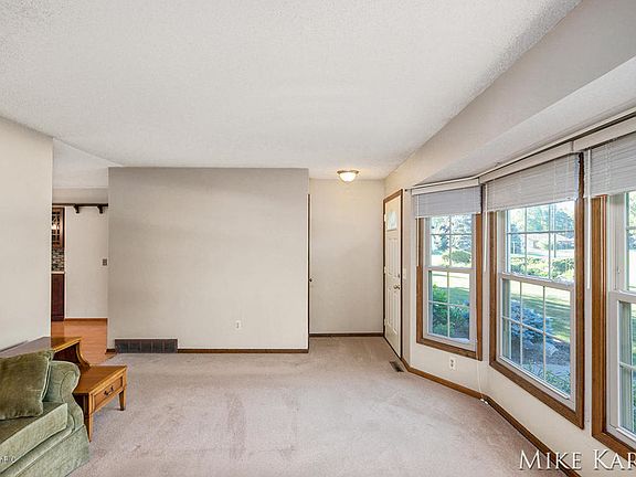 5th image of 915 Maywood Ave