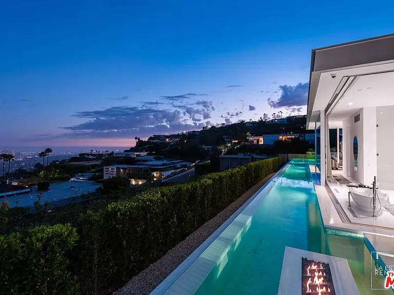 1814 N Doheny Dr — Photo 9
