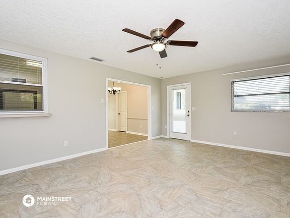 5th image of 2081 Hariet St