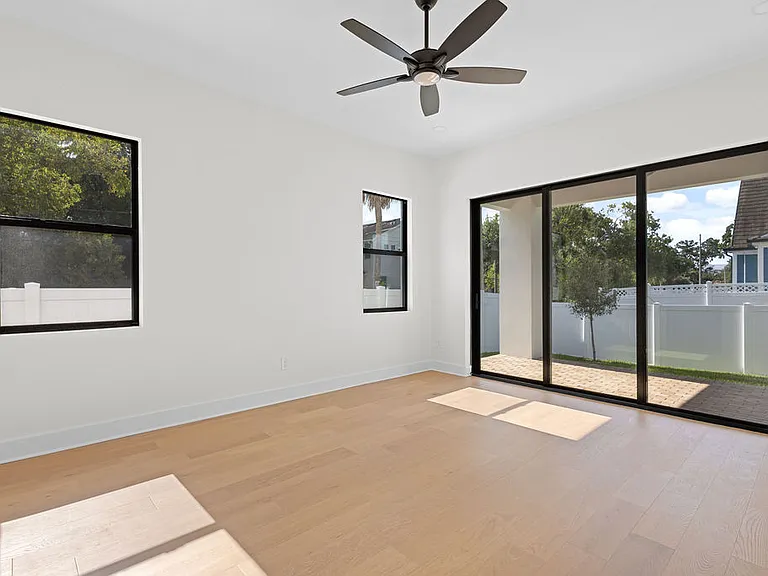 3202 W La Salle St — Photo 35