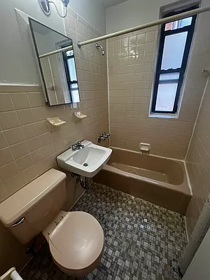 Rented by Salon Realty Corp | media 3