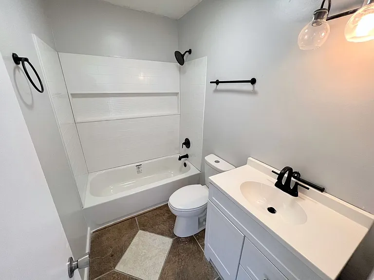 511 Moss Ave #A-B — Photo 4