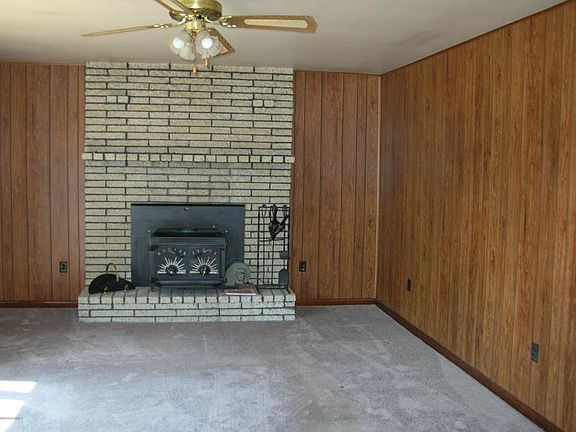 FIREPLACE WITH ALASKA INSERT