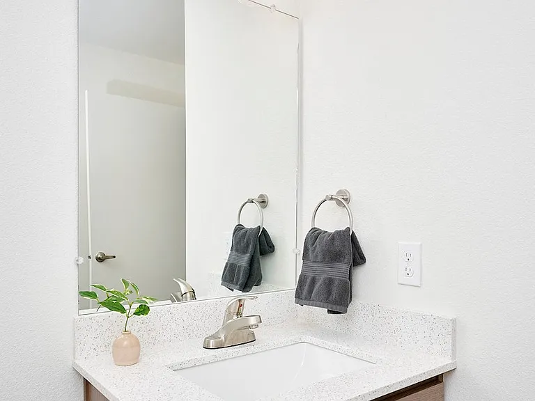 Grand Fir Apartments — Photo 28