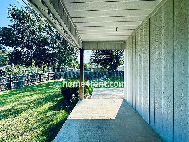 8601 England St — Photo 43