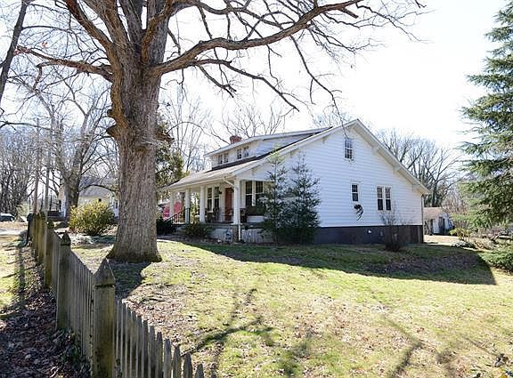 3rd image of 4611 Maverick Ave