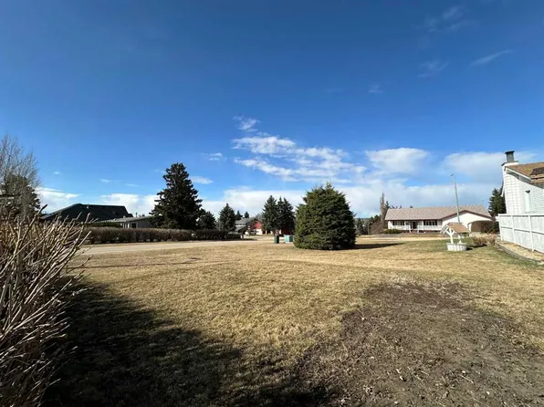 4001 39th St, Ponoka, AB T4J 1A8